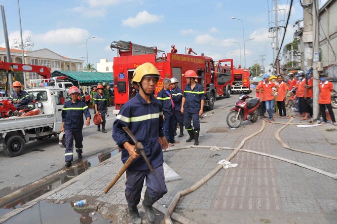 Cần Thơ: Hối hả tháo dỡ tòa nhà công ty bị cháy - ảnh 4