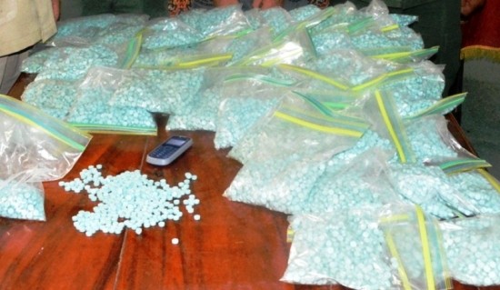 Trao thưởng lực lượng phá chuyên án hơn 63.000 viên ma túy - ảnh 1