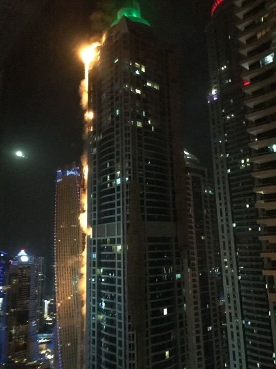 Tòa chung cư Dubai cháy như đuốc lúc sáng sớm - ảnh 6