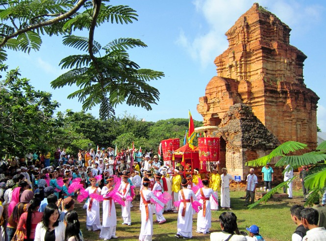 Phan Thiết đông vui với tuần lễ du lịch Bình Thuận 2017 - ảnh 2