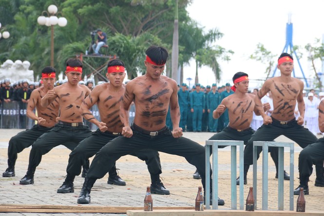 Khí công phi thường của chiến sỹ cảnh sát bảo vệ APEC - ảnh 1