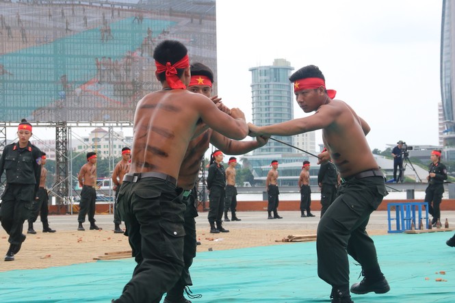 Khí công phi thường của chiến sỹ cảnh sát bảo vệ APEC - ảnh 3