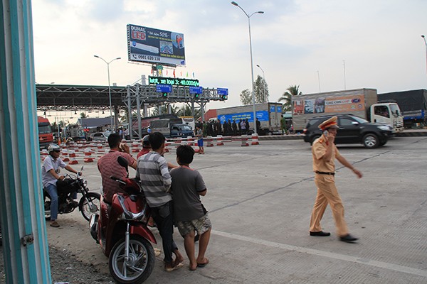 BOT Cai Lậy lại “thất thủ” lần 2 trong ngày đầu thu phí - ảnh 5