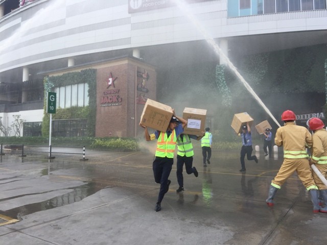 Aeon Mall Bình Tân diễn tập phòng cháy chữa cháy - ảnh 3
