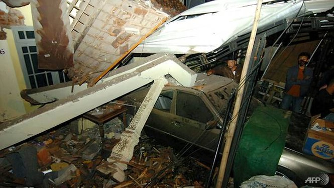 Xe chở đường đâm sập nhà dân, 22 người thương vong - ảnh 1