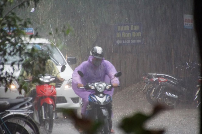 Chiều nay, Hà Nội mưa to và dông - ảnh 5