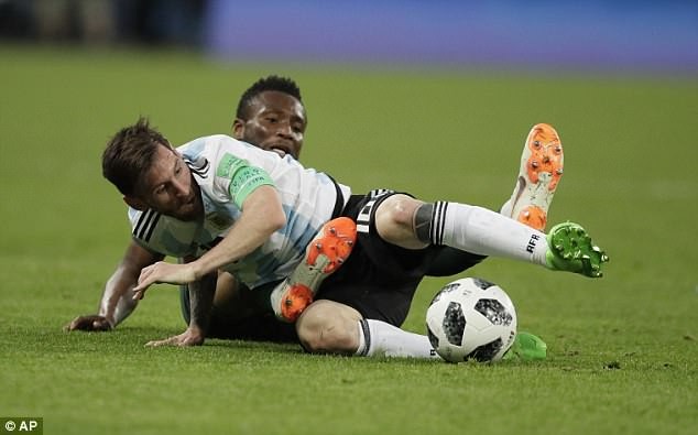 Đội trưởng Nigeria biết tin cha bị bắt cóc trước trận gặp Argentina - ảnh 2