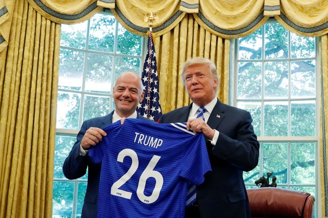 Phóng viên bị ông Trump giơ thẻ đỏ trong phòng Bầu dục - ảnh 1