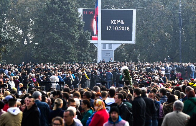 20.000 dự tang lễ nạn nhân vụ xả súng ở Crimea - ảnh 7