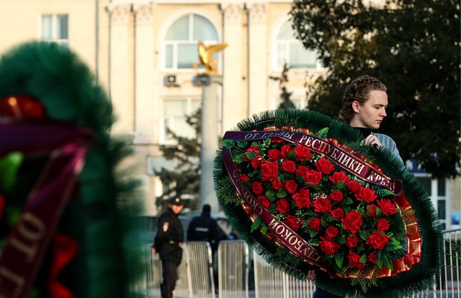 20.000 dự tang lễ nạn nhân vụ xả súng ở Crimea - ảnh 6