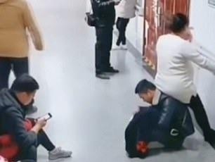 'Chồng người ta' nhận 7 triệu lượt thích vì lấy lưng làm ghế cho vợ bầu - ảnh 2