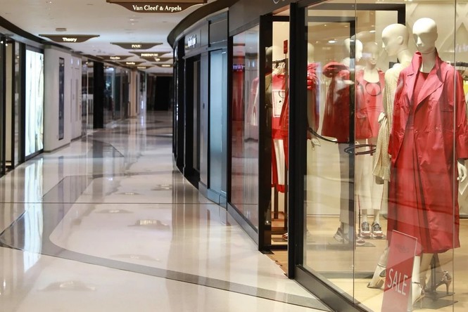 Người mẫu diễn không khán giả, show bị hủy giữa đại dịch Covid-19 - ảnh 6