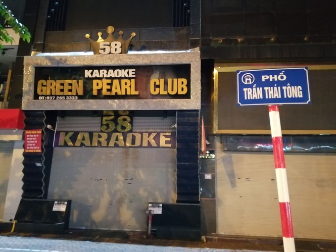 Các quán karaoke trên địa bàn Hà Nội đồng loạt đóng cửa để phòng chống COVID-19 - ảnh 1