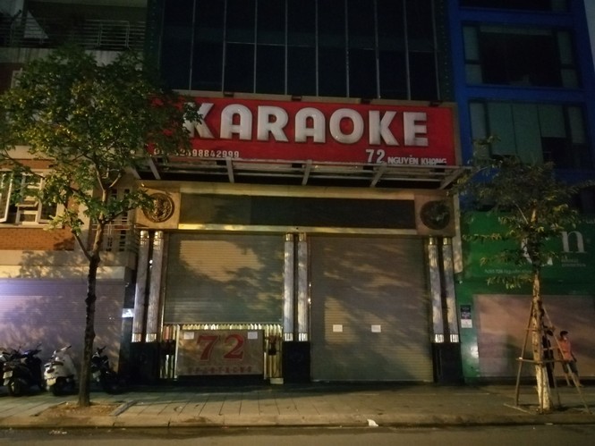 Các quán karaoke trên địa bàn Hà Nội đồng loạt đóng cửa để phòng chống COVID-19 - ảnh 2