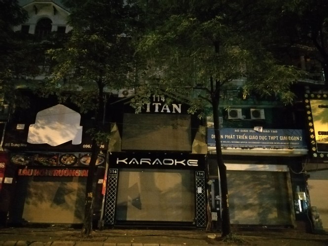 Các quán karaoke trên địa bàn Hà Nội đồng loạt đóng cửa để phòng chống COVID-19 - ảnh 3