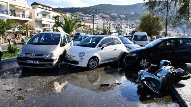 Thổ Nhĩ Kỳ tan hoang sau trận động đất, sóng thần khiến 800 người thương vong - Ảnh 11.