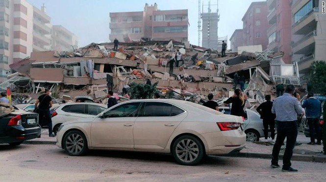 Thổ Nhĩ Kỳ tan hoang sau trận động đất, sóng thần khiến 800 người thương vong - Ảnh 2.