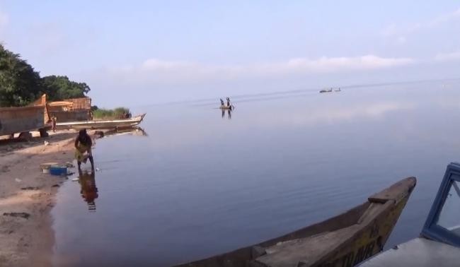 đắm thuyền Congo hồ chết mất tích quá tải giáo viên lĩnh lương - ảnh 1