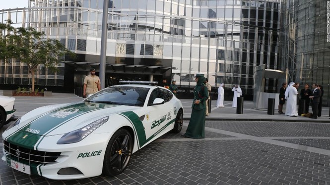 Đội xe cứu thương, xe cảnh sát sang chảnh của Dubai - ảnh 8