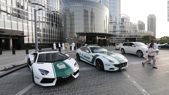 Đội xe cứu thương, xe cảnh sát sang chảnh của Dubai - ảnh 11