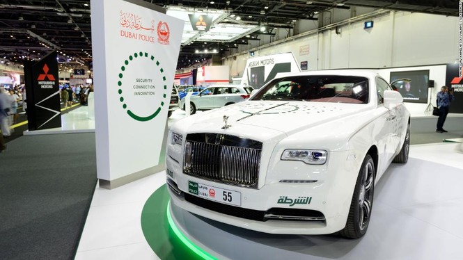 Đội xe cứu thương, xe cảnh sát sang chảnh của Dubai - ảnh 2