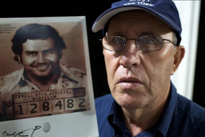 Trùm ma túy Pablo Escobar anh trai Roberto Escobar điện thoại bền nhất thế giới - ảnh 1