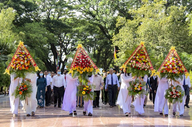 Lễ Giỗ Hoàng đế Quang Trung, ôn lại truyền thống hào hùng của phong trào nông dân Tây Sơn - ảnh 2 Lễ Giỗ Hoàng đế Quang Trung, ôn lại truyền thống hào hùng của phong trào nông dân Tây Sơn - ảnh 2