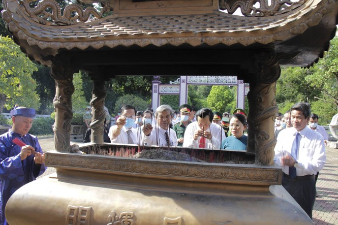 Lễ Giỗ Hoàng đế Quang Trung, ôn lại truyền thống hào hùng của phong trào nông dân Tây Sơn - ảnh 3 Lễ Giỗ Hoàng đế Quang Trung, ôn lại truyền thống hào hùng của phong trào nông dân Tây Sơn - ảnh 3