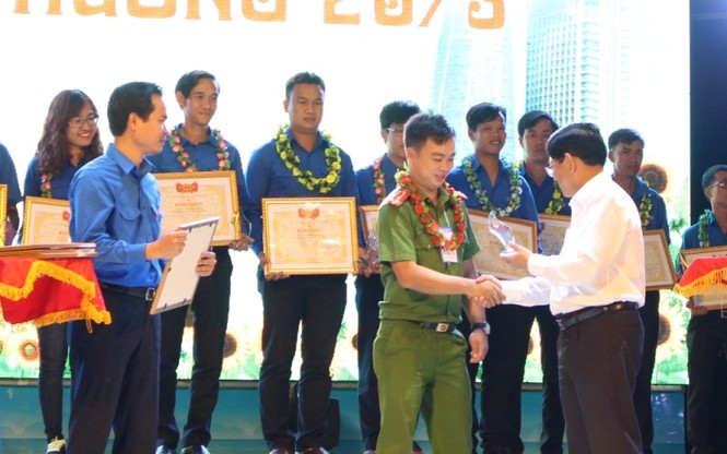 1400 ĐVTN tham gia Hội trại 'Tổ quốc nhìn từ biển' - ảnh 1
