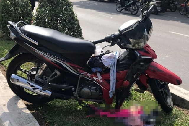 Va chạm với xe ben, nam thanh niên bị cuốn vào gầm xe tử vong - ảnh 1