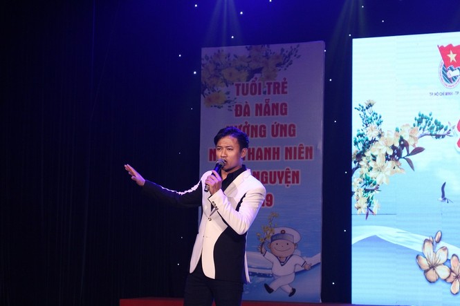 Thành đoàn Đà Nẵng trao 40 suất quà Tết cho con em chiến sĩ, ngư dân - ảnh 4