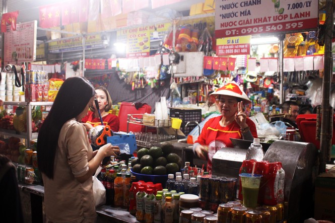 Đà Nẵng 'rực' cờ đỏ sao vàng tiếp lửa U22 Việt Nam - ảnh 6