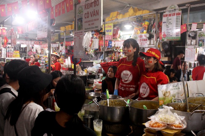 Đà Nẵng 'rực' cờ đỏ sao vàng tiếp lửa U22 Việt Nam - ảnh 7