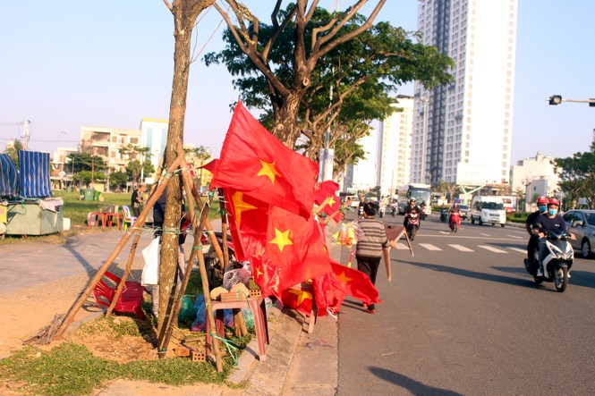 Đà Nẵng 'rực' cờ đỏ sao vàng tiếp lửa U22 Việt Nam - ảnh 2
