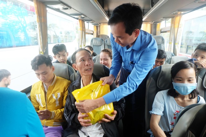 62 chuyến xe miễn phí đưa 2500 công nhân về quê đón Tết - ảnh 4
