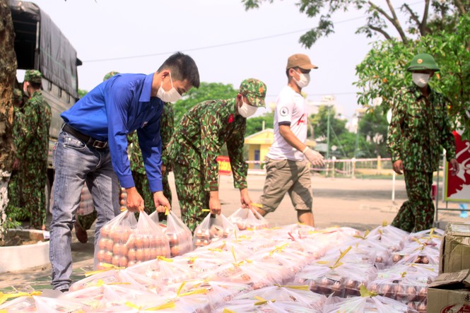 Tuổi trẻ Đà Nẵng hỗ trợ cán bộ, người dân ở khu cách ly - ảnh 3