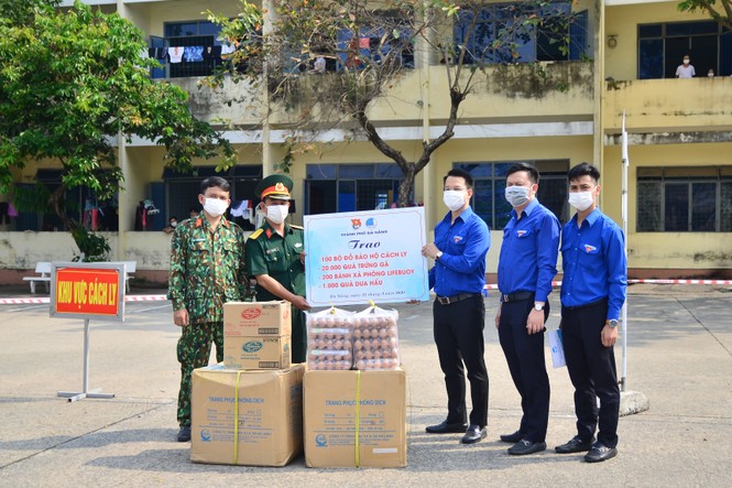 Tuổi trẻ Đà Nẵng hỗ trợ cán bộ, người dân ở khu cách ly - ảnh 1