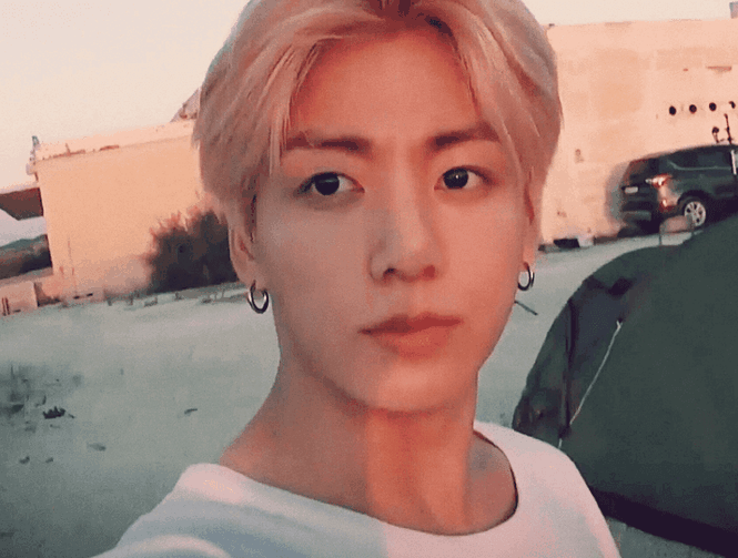 Jungkook (BTS) đến mặt mộc cũng đẹp - ảnh 2