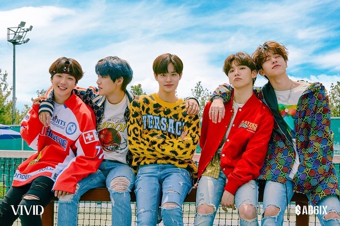 Các fan thích thú trước màn đối đầu trực diện của Ha Sungwoon và AB6IX - ảnh 1