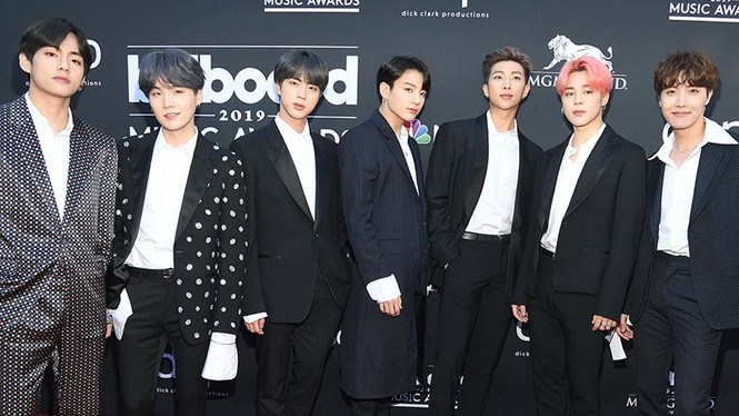 Bí mật nào đằng sau những kiểu tóc độc đáo của các nam idol K-Pop? - ảnh 1