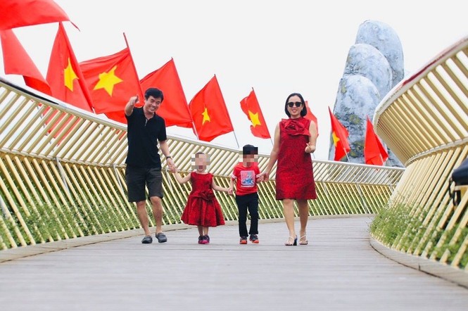 Đà Nẵng: Check-in Cầu Vàng phiên bản yêu nước, nô nức tắm biển sau bão và COVID-19 - ảnh 3