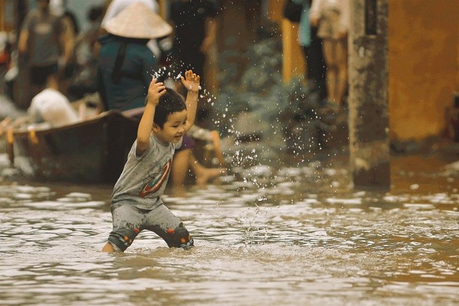 “Sau cơn mưa trời lại sáng - Sau bão tố, Hội An sẽ đẹp lại thôi” - ảnh 2