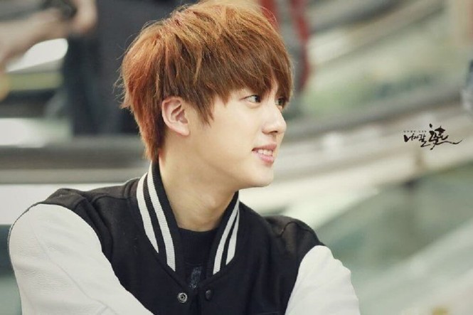 visual tường thành của Jin (BTS) suốt 7 năm qua - ảnh 1