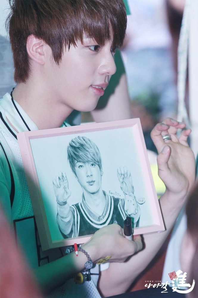 visual tường thành của Jin (BTS) suốt 7 năm qua - ảnh 3