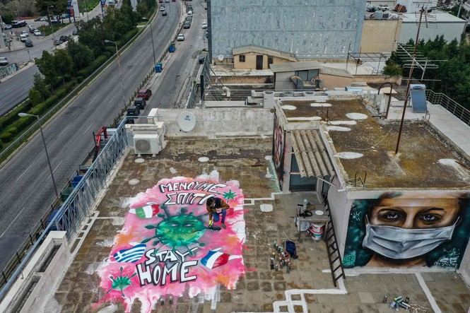 Với nghệ thuật Graffiti, những tòa nhà ảm đảm giữa dịch COVID-19 đã sống dậy - ảnh 1