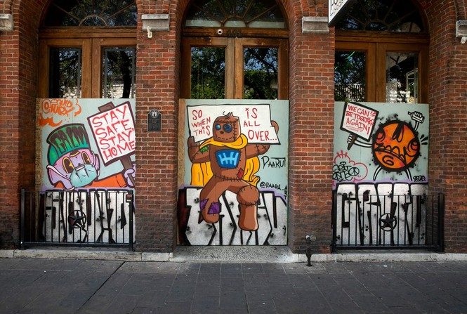 Với nghệ thuật Graffiti, những tòa nhà ảm đảm giữa dịch COVID-19 đã sống dậy - ảnh 3