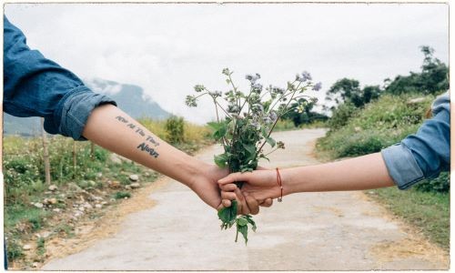 Cuộc đời ấy mà, cũng đơn giản như bát cơm - ảnh 1