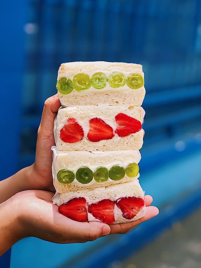 Ăn sập Sài Gòn: Tan chảy cùng bánh mì sandwich trái cây và bánh mì Egg Drop lạ vị - ảnh 4