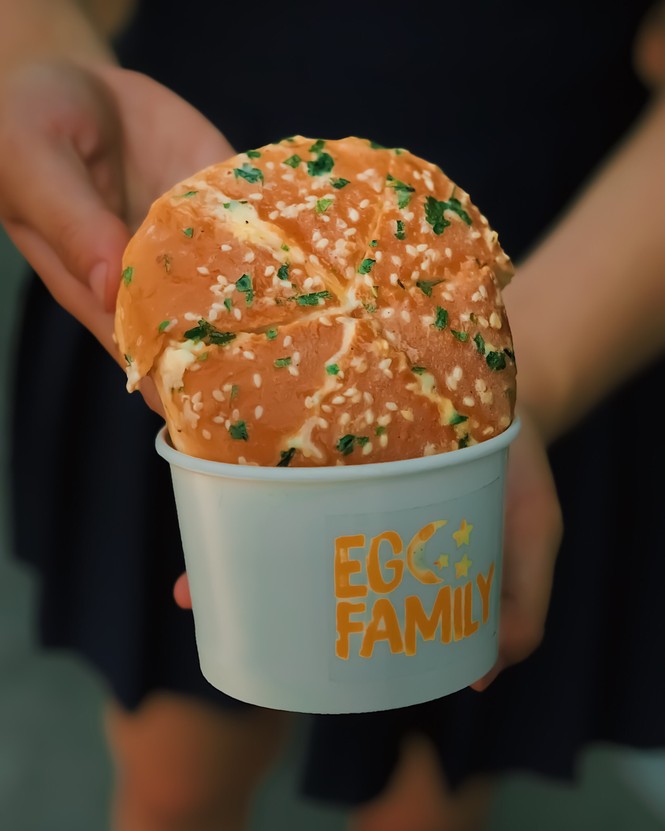 Ăn sập Sài Gòn: Tan chảy cùng bánh mì sandwich trái cây và bánh mì Egg Drop lạ vị - ảnh 8