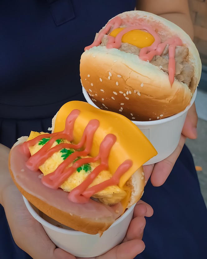 Ăn sập Sài Gòn: Tan chảy cùng bánh mì sandwich trái cây và bánh mì Egg Drop lạ vị - ảnh 10